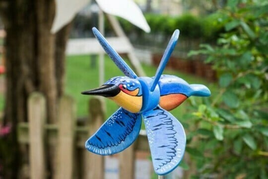 BreezeBird™ — Verwandle Deinen Garten in einen bunten Vogelfänger mit faszinierenden Wirbeln