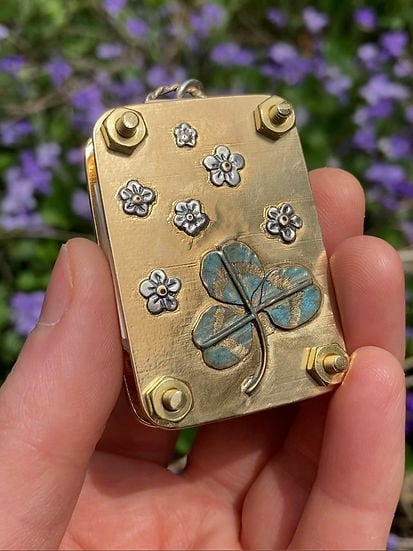 FloraLock™ Micro Press — Verwandle Vergängliche Blüten in Zeitlose Schätze