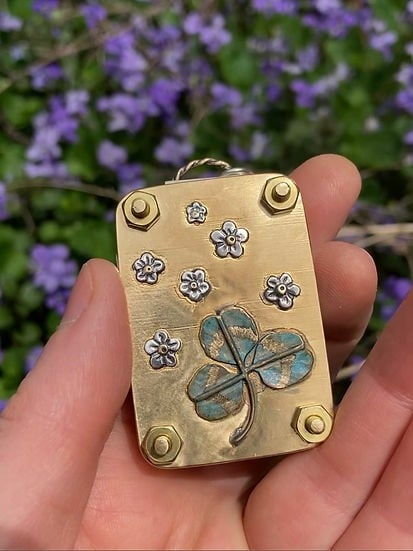FloraLock™ Micro Press — Verwandle Vergängliche Blüten in Zeitlose Schätze