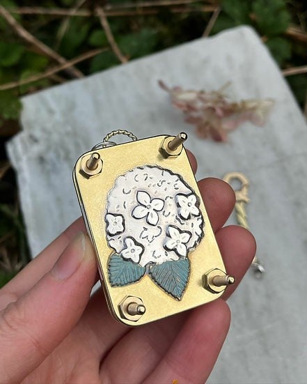 FloraLock™ Micro Press — Verwandle Vergängliche Blüten in Zeitlose Schätze