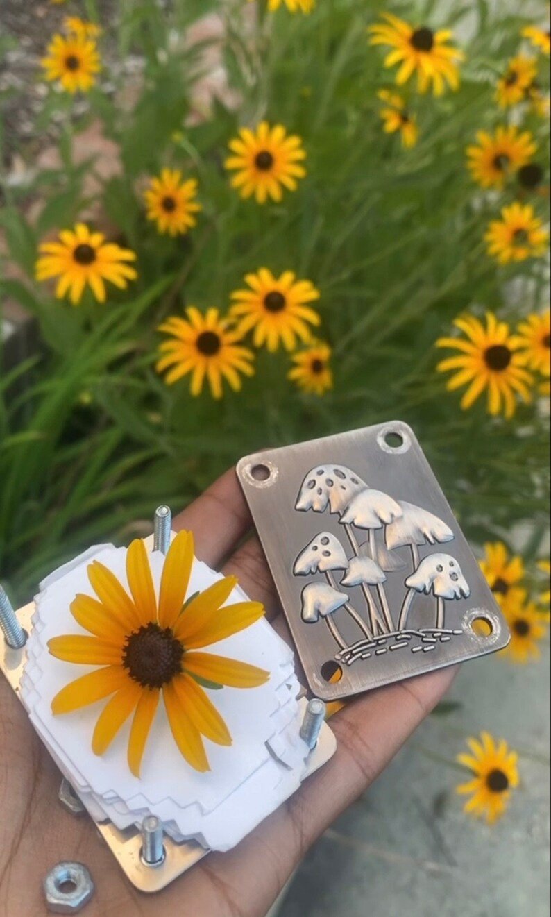 FloraLock™ Micro Press — Verwandle Vergängliche Blüten in Zeitlose Schätze